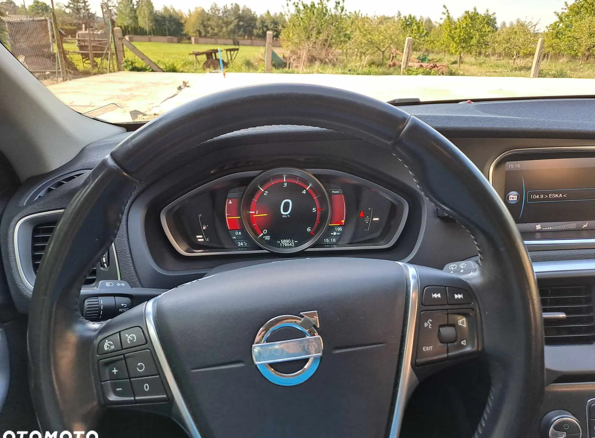 Volvo V40 cena 32000 przebieg: 176000, rok produkcji 2013 z Kępno małe 154